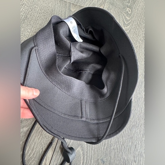 Lululemon Wide-Brim Bucket Hat with Strap in Black Size XS/S - Picture 5 of 5